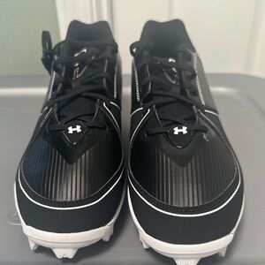 New Under Armour Women Black and White Sports Glyde Size 9.5 M